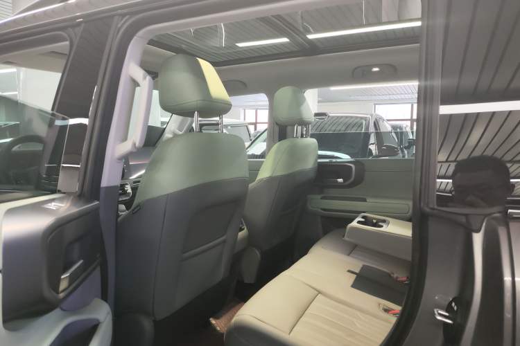 Used BAIC Off-Road BJ40 2026 Model 2.0T Gasoline Standard Edition Interior 2