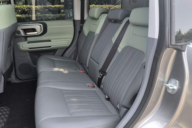 Used BAIC Off-Road BJ40 2026 Model 2.0D Diesel Edition Left Rear Seat