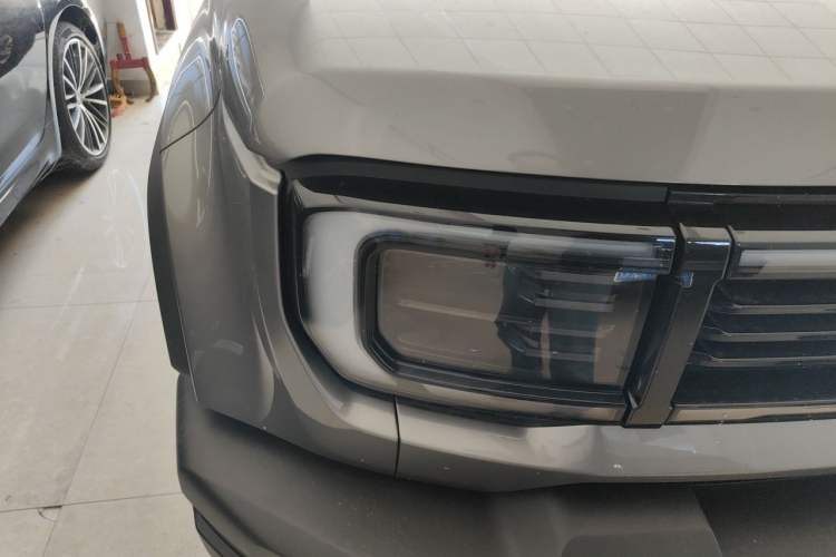 Used BAIC Off-Road BJ40 2026 Model 2.0T Gasoline Standard Edition Right Front Headlight