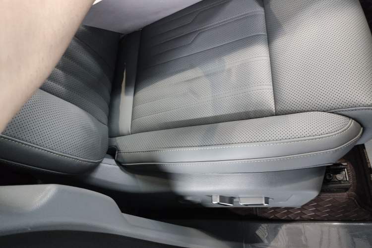 Used BAIC Off-Road BJ40 2026 Model 2.0T Gasoline Standard Edition Right Front Seat