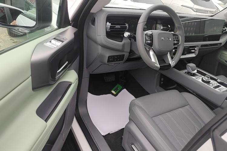 Used BAIC Off-Road BJ40 2026 Model 2.0T Gasoline Standard Edition Driver Seat