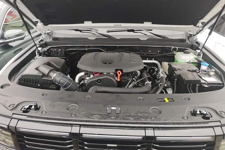 Used BAIC Off-Road BJ40 2026 Model 2.0T Gasoline Standard Edition Engine Bay
