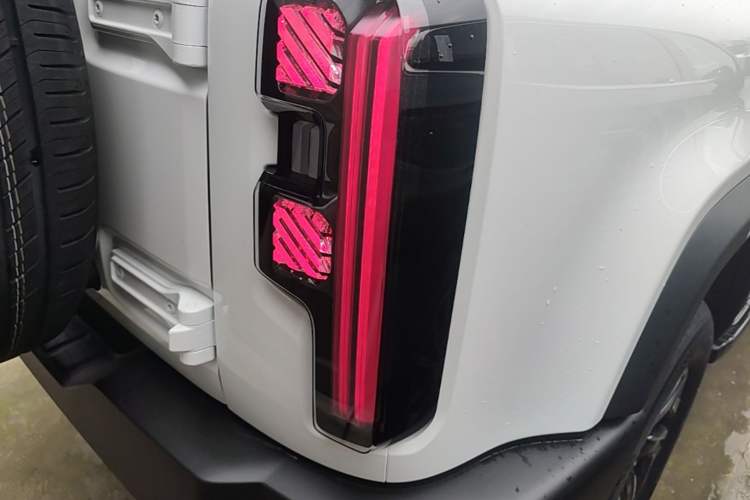 Used BAIC Off-Road BJ40 2026 Model 2.0T Gasoline Standard Edition Exterior 3