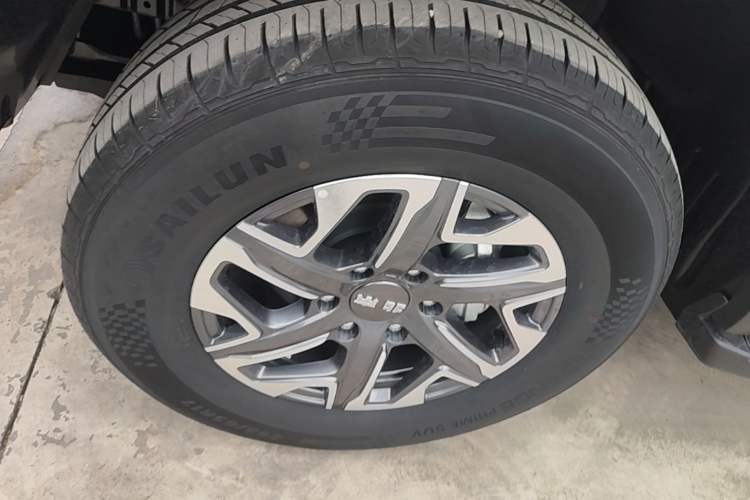 Used BAIC Off-Road BJ40 2026 Model 2.0T Gasoline Standard Edition Left Front Wheel Hub