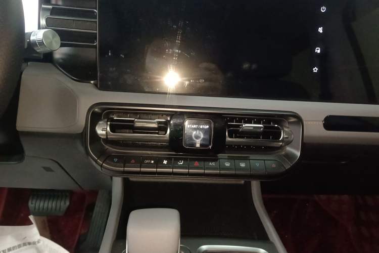 Used BAIC Off-Road BJ40 Electric Drive 2025 Standard Edition Audio And AC Panel