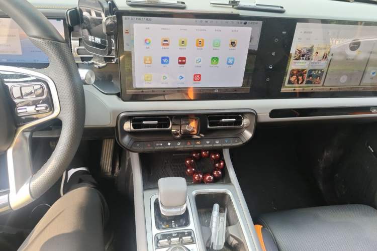 Used BAIC Off-Road BJ40 Electric Drive 2025 Advanced Edition Audio And AC Panel