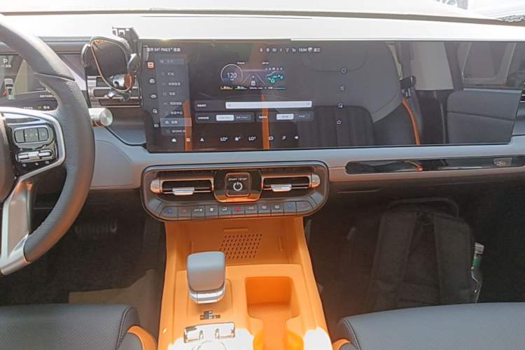 Used BAIC Off-Road BJ40 Electric Drive 2025 Standard Edition Audio And AC Panel