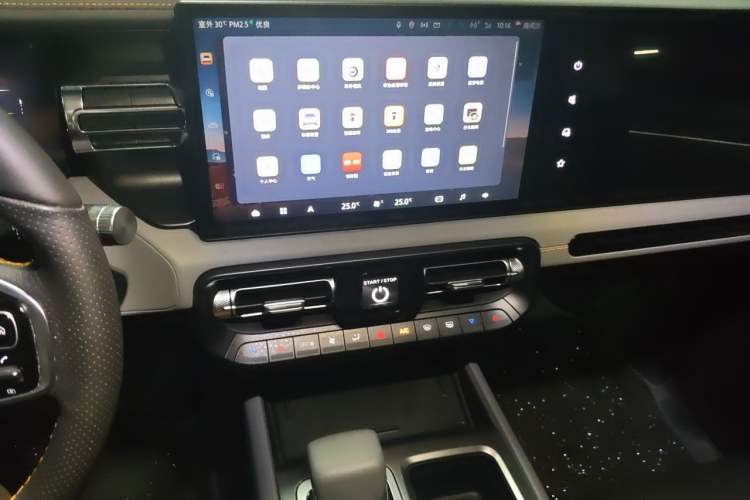 Used BAIC Off-Road BJ40 Electric Drive 2025 Advanced Edition Audio And AC Panel