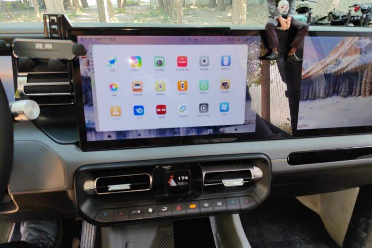 Used BAIC Off-Road BJ40 Electric Drive 2025 Advanced Edition Audio And AC Panel