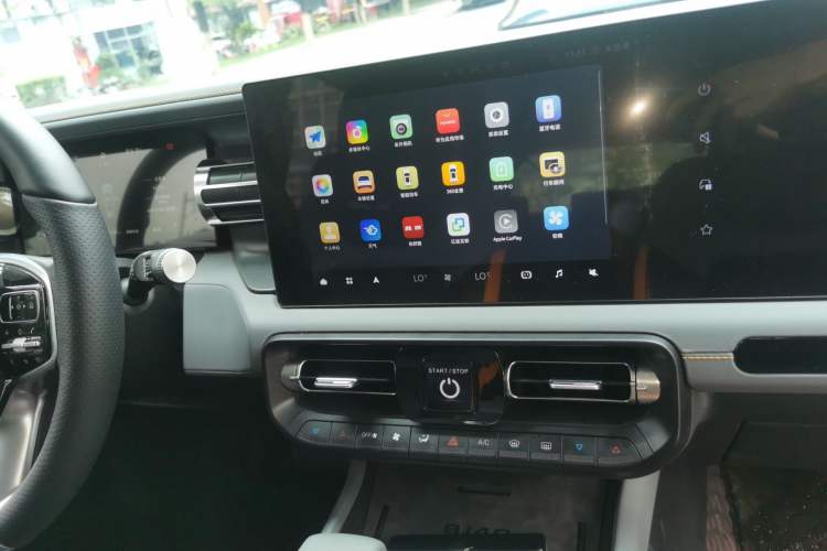 Used BAIC Off-Road BJ40 Electric Drive 2025 Advanced Edition Audio And AC Panel