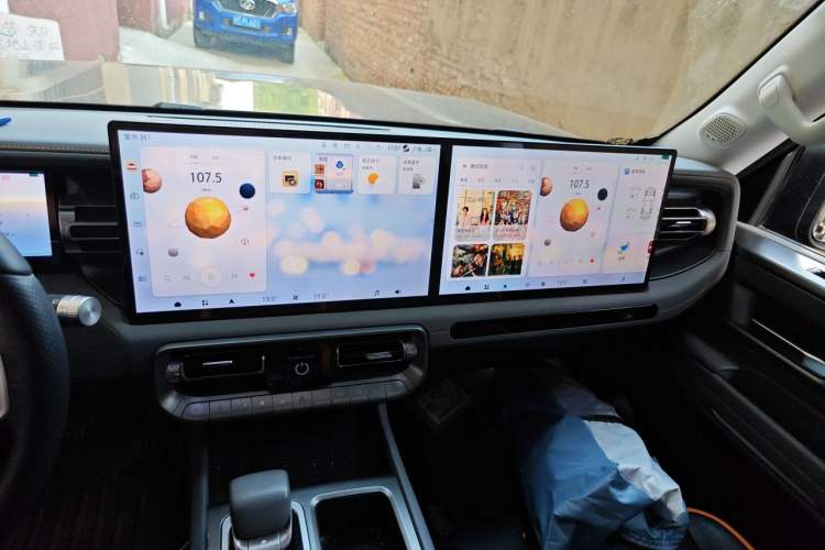 Used BAIC Off-Road BJ40 Electric Drive 2025 Standard Version I Audio And AC Panel