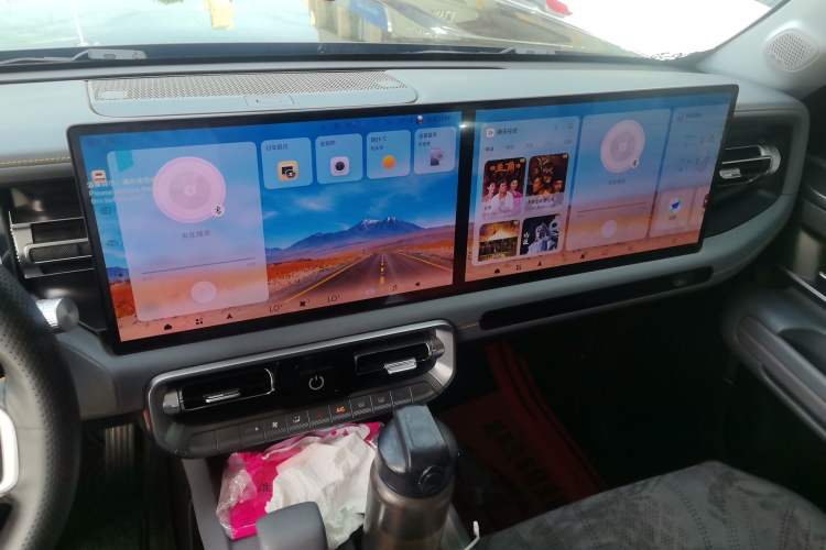 Used BAIC Off-Road BJ40 Electric Drive 2025 Standard Edition Audio And AC Panel