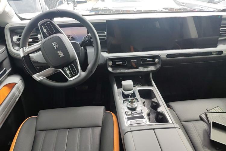 Used BAIC Off-Road BJ40 Electric Drive 2025 Standard Edition Center Console