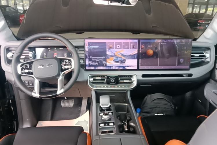 Used BAIC Off-Road BJ40 Electric Drive 2025 Model Yuanjing Smart Travel Edition Center Console