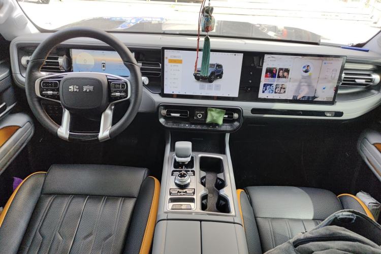 Used BAIC Off-Road BJ40 Electric Drive 2025 Advanced Edition Center Console