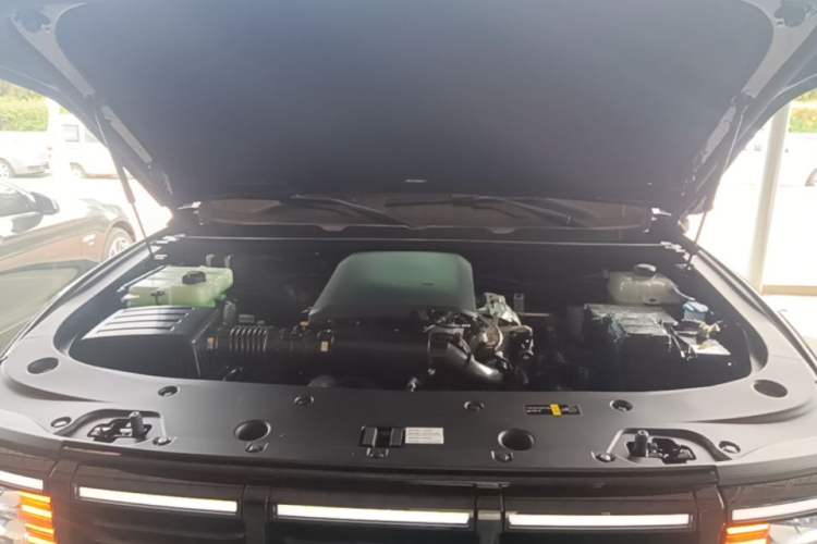 Used BAIC Off-Road BJ40 Electric Drive 2025 Model Yuanjing Smart Travel Edition Engine Bay