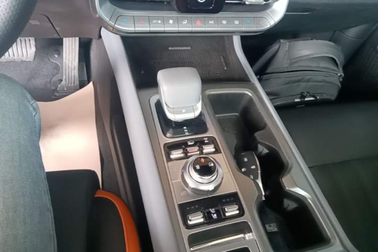 Used BAIC Off-Road BJ40 Electric Drive 2025 Model Yuanjing Smart Travel Edition Gear Lever