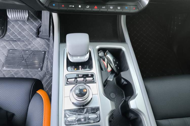 Used BAIC Off-Road BJ40 Electric Drive 2025 Standard Edition Gear Lever