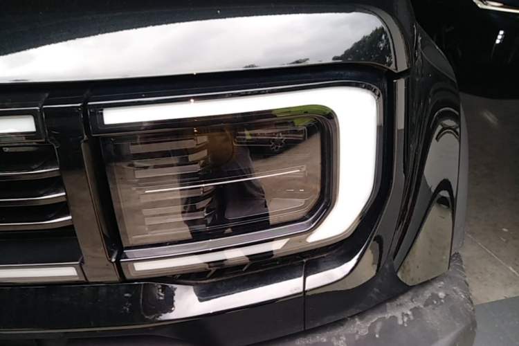 Used BAIC Off-Road BJ40 Electric Drive 2025 Standard Version I Left Front Headlight
