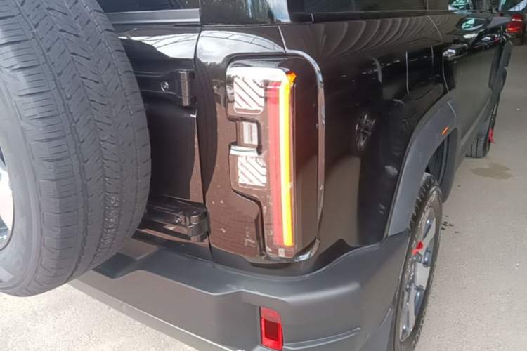 Used BAIC Off-Road BJ40 Electric Drive 2025 Model Yuanjing Smart Travel Edition Right Rear Taillight