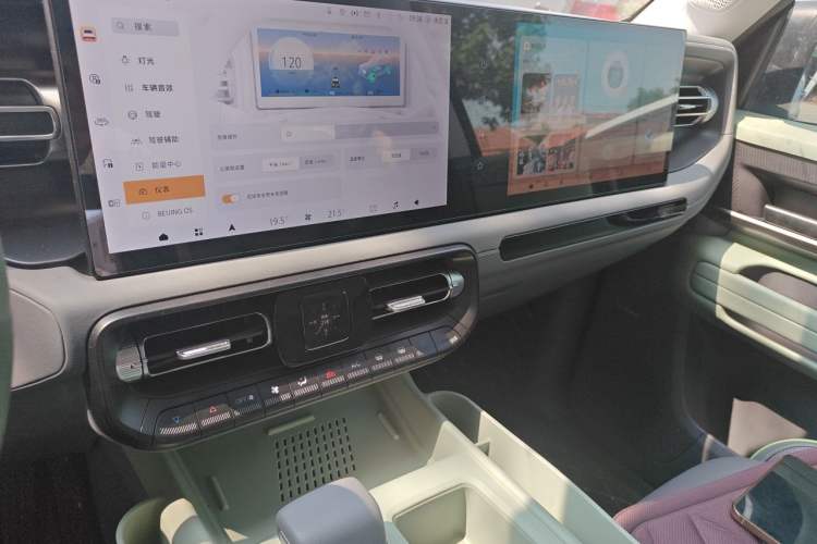 Used BAIC Off-Road BJ40 Electric Drive 2025 Advanced Edition Audio And AC Panel