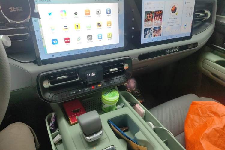 Used BAIC Off-Road BJ40 Electric Drive 2025 Standard Edition Audio And AC Panel