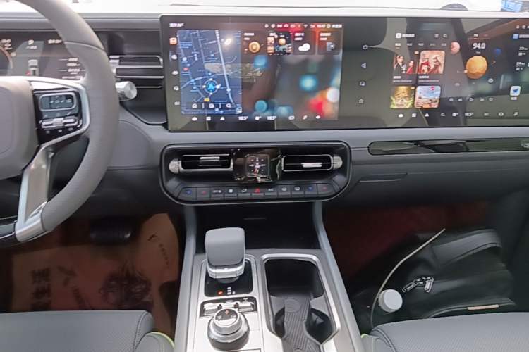 Used BAIC Off-Road BJ40 Electric Drive 2025 Advanced Edition Audio And AC Panel
