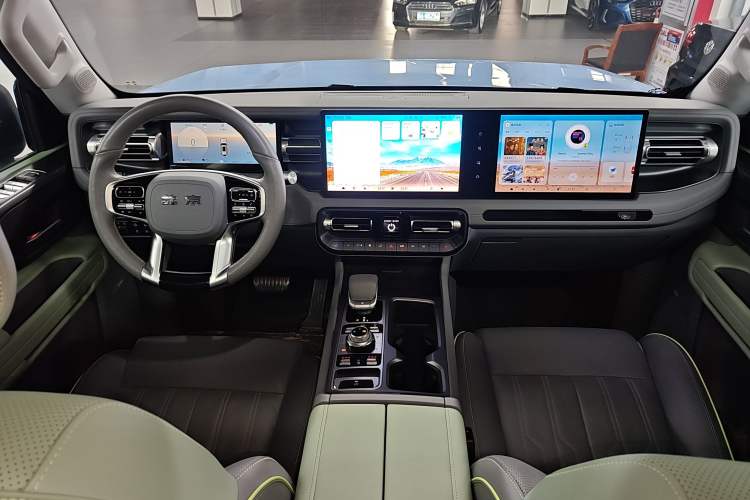 Used BAIC Off-Road BJ40 Electric Drive 2025 Advanced Edition Center Console