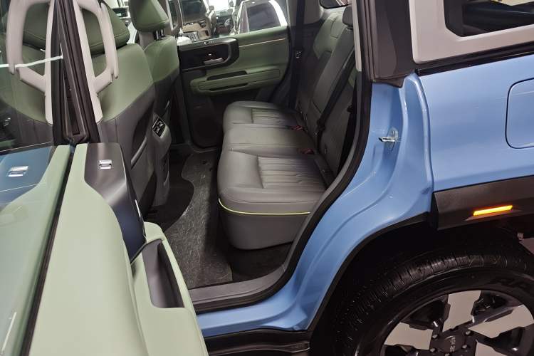 Used BAIC Off-Road BJ40 Electric Drive 2025 Advanced Edition Left Rear Seat