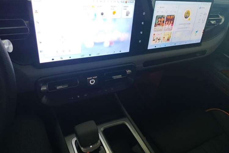 Used BAIC Off-Road BJ40 Electric Drive 2025 Advanced Edition Audio And AC Panel