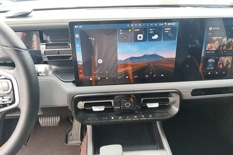 Used BAIC Off-Road BJ40 Electric Drive 2025 Standard Edition Audio And AC Panel