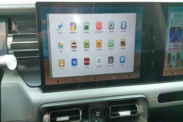 Used BAIC Off-Road BJ40 Electric Drive 2025 Advanced Edition Audio And AC Panel