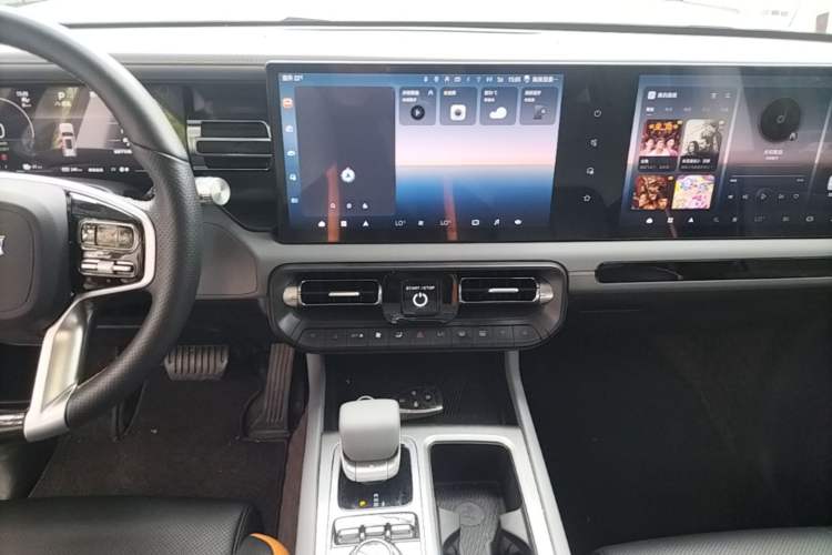 Used BAIC Off-Road BJ40 Electric Drive 2025 Standard Edition Audio And AC Panel