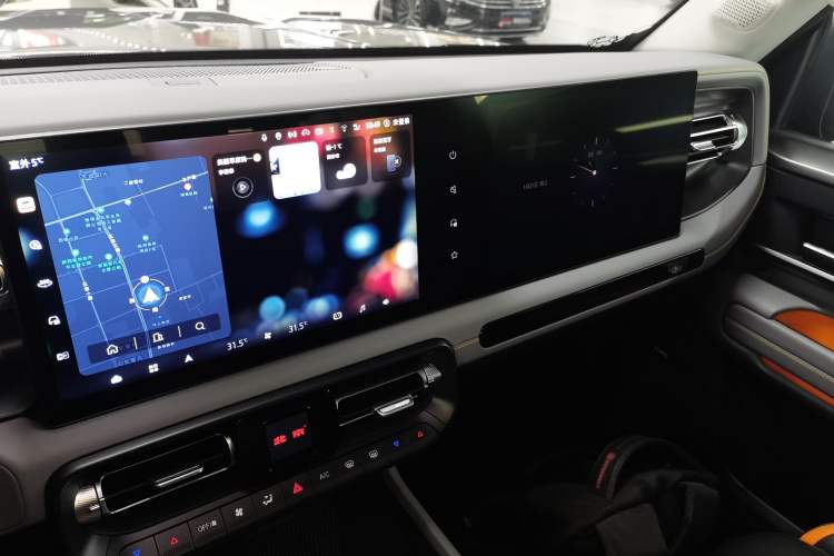Used BAIC Off-Road BJ40 Electric Drive 2025 Advanced Edition Audio And AC Panel