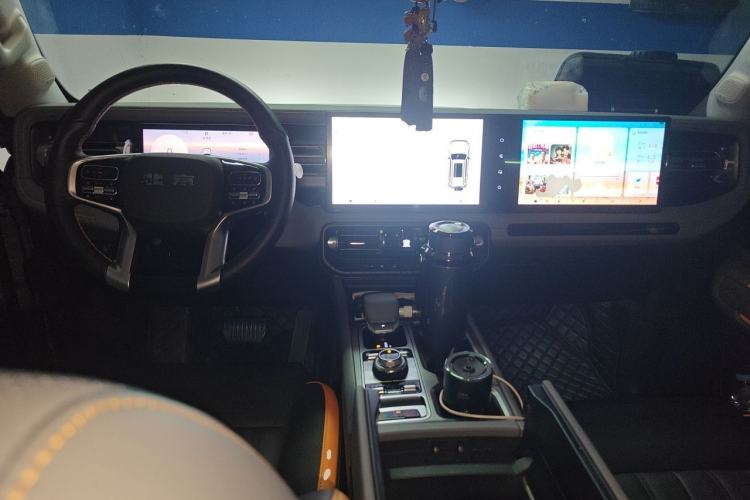 Used BAIC Off-Road BJ40 Electric Drive 2025 Standard Edition Center Console