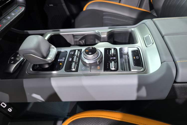 Used BAIC Off-Road BJ40 Electric Drive 2025 Advanced Edition Interior 5