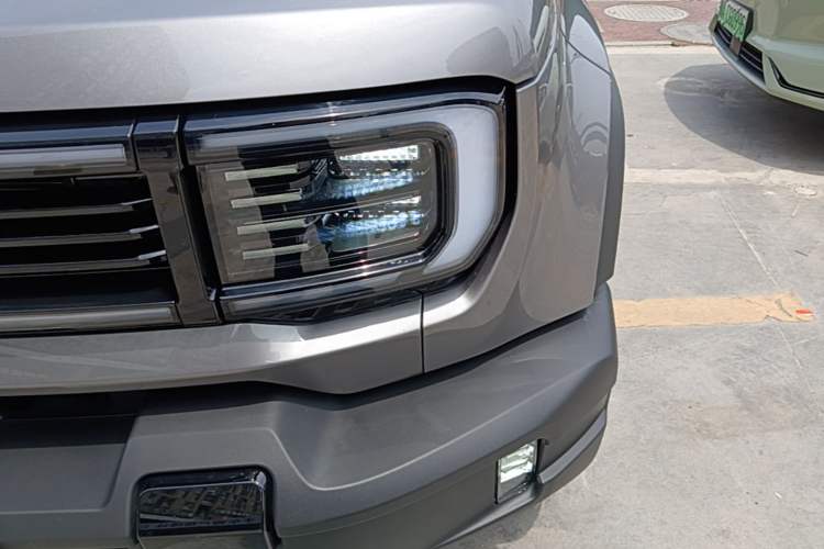 Used BAIC Off-Road BJ40 Electric Drive 2025 Standard Edition Left Front Headlight