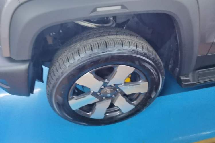 Used BAIC Off-Road BJ40 Electric Drive 2025 Standard Edition Left Front Wheel Hub