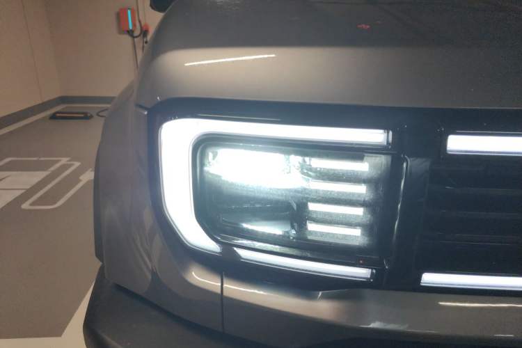 Used BAIC Off-Road BJ40 Electric Drive 2025 Advanced Edition Right Front Headlight