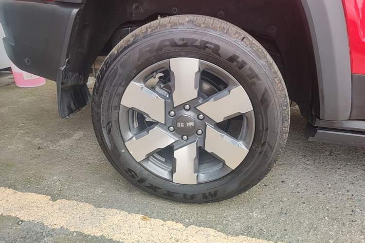 Used BAIC Off-Road BJ40 Electric Drive 2025 Model Yuanjing Smart Travel Edition Right Rear Wheel Hub