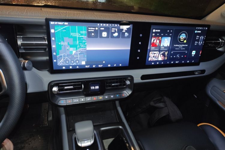 Used BAIC Off-Road BJ40 Electric Drive 2025 Advanced Edition Audio And AC Panel