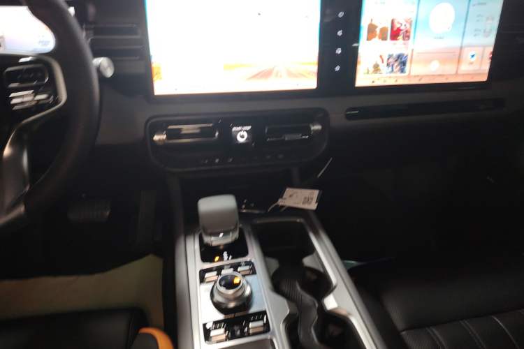 Used BAIC Off-Road BJ40 Electric Drive 2025 Advanced Edition Audio And AC Panel