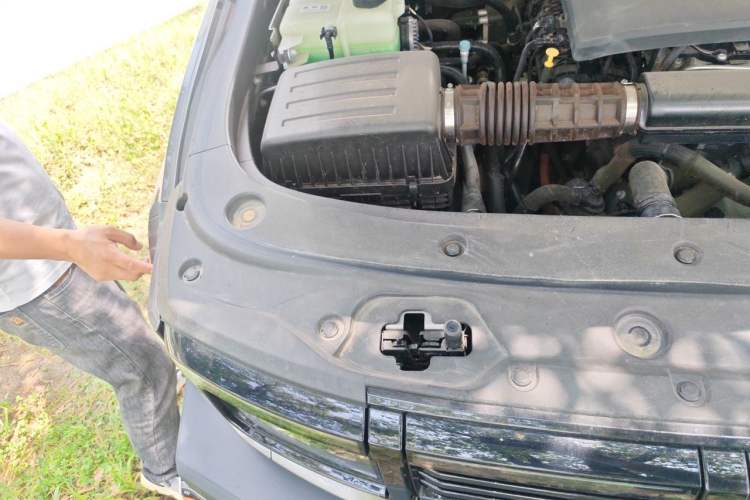 Used BAIC Off-Road BJ40 Electric Drive 2025 Advanced Edition Engine Bay Right