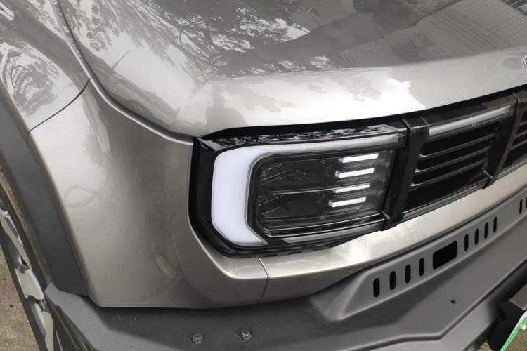 Used BAIC Off-Road BJ40 Electric Drive 2025 Advanced Edition Right Front Headlight