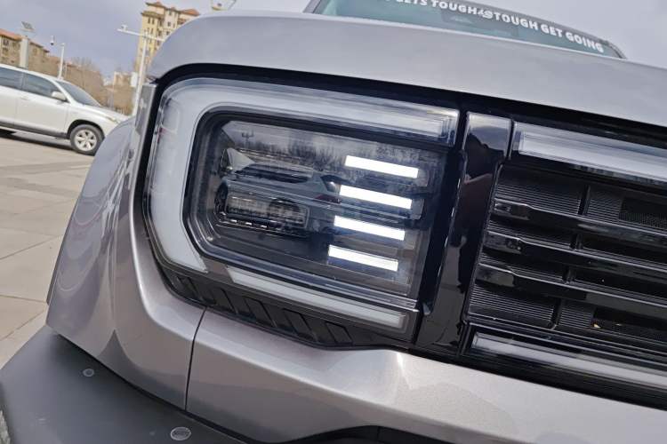 Used BAIC Off-Road BJ40 Electric Drive 2025 Advanced Edition Right Front Headlight