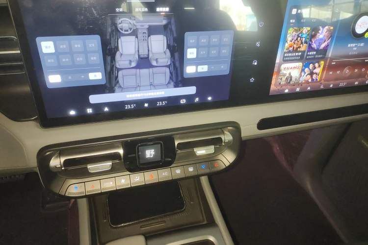 Used BAIC Off-Road BJ40 Electric Drive 2025 Advanced Edition Audio And AC Panel