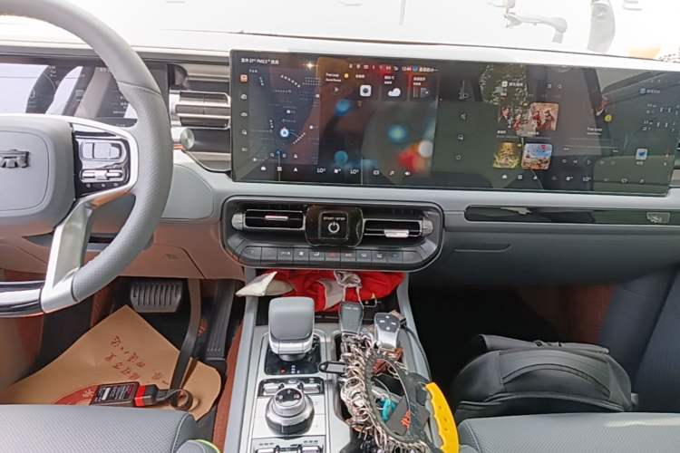 Used BAIC Off-Road BJ40 Electric Drive 2025 Standard Edition Audio And AC Panel