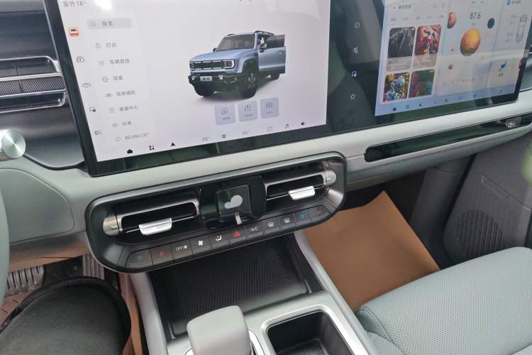 Used BAIC Off-Road BJ40 Electric Drive 2025 Standard Edition Audio And AC Panel