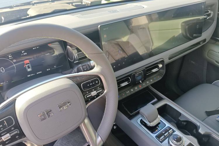 Used BAIC Off-Road BJ40 Electric Drive 2025 Advanced Edition Center Console