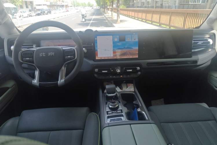 Used BAIC Off-Road BJ40 Electric Drive 2025 Standard Edition Center Console
